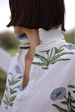 Load image into Gallery viewer, Montecito Popover Tunic - Blue Flower
