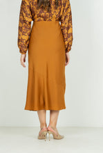 Load image into Gallery viewer, Bias Midi Skirt - Pecan
