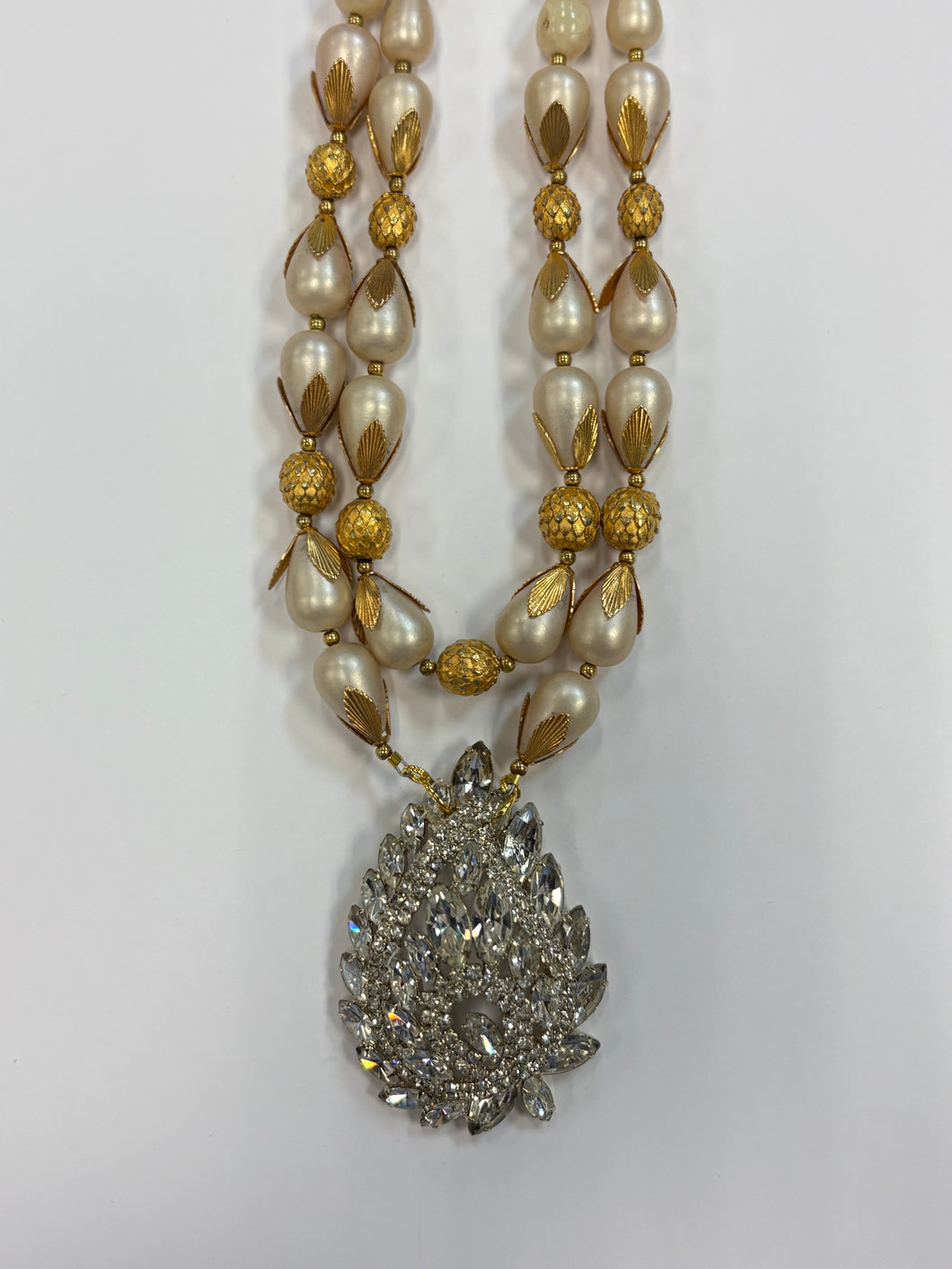 1950's Brooch & Teardrop Pearl Necklace